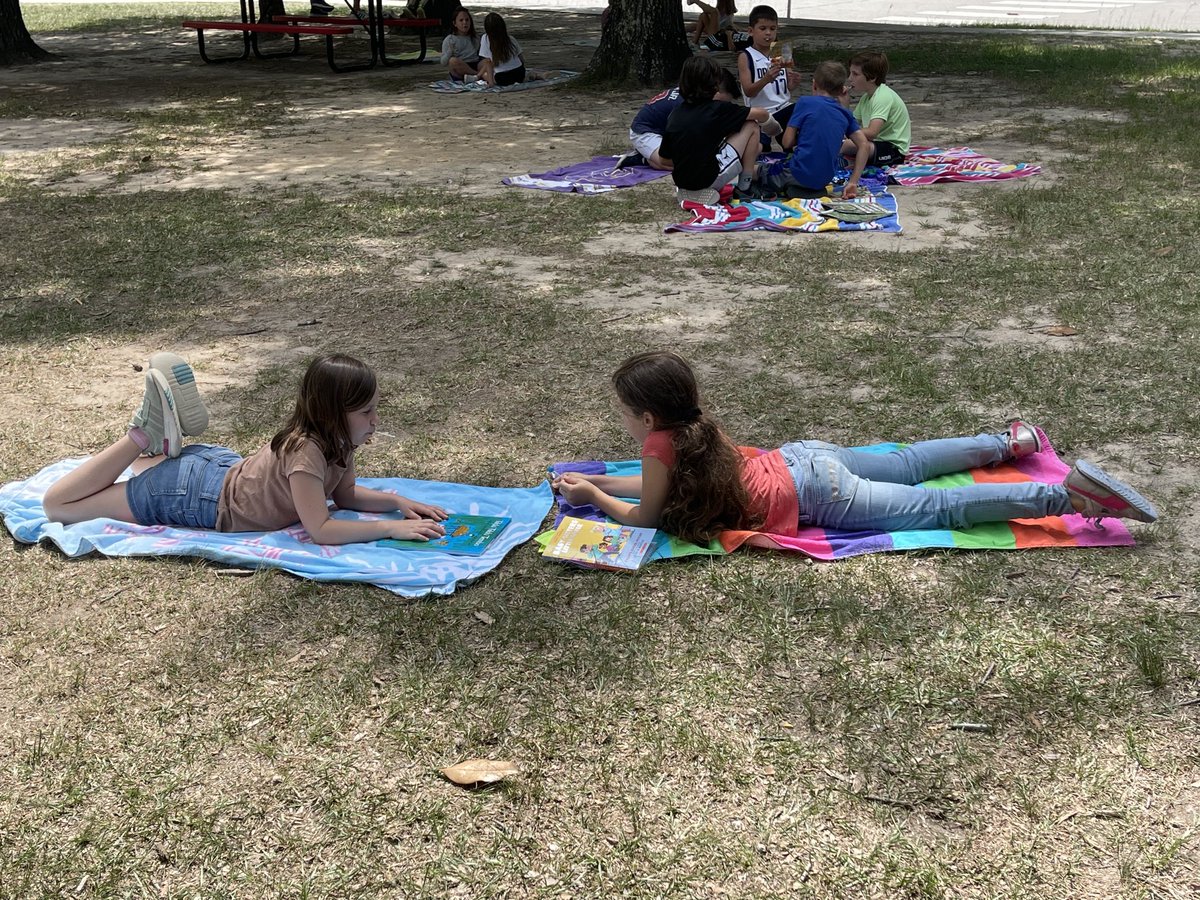 ReadCardinals's tweet photo. Beach Read in the library today!  Remember to turn your books in by Friday!
⁦@HumbleISD_WCE⁩ ⁦@HumbleISD_lib⁩ https://t.co/mtx5JWP1Ha