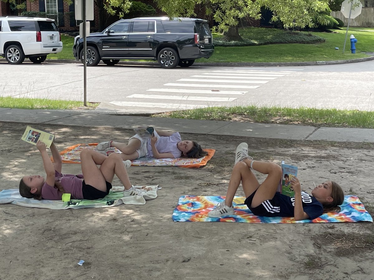 ReadCardinals's tweet photo. Beach Read in the library today!  Remember to turn your books in by Friday!
⁦@HumbleISD_WCE⁩ ⁦@HumbleISD_lib⁩ https://t.co/mtx5JWP1Ha