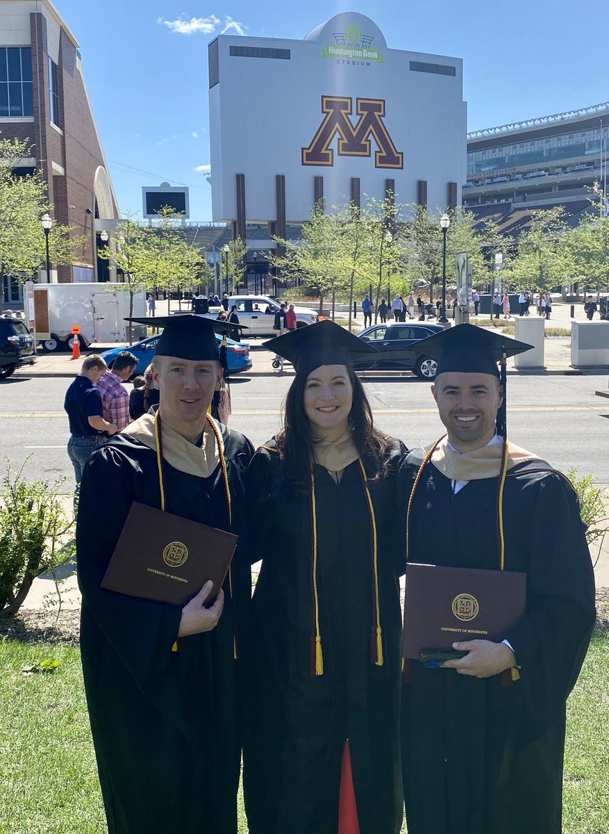 KristinGreyson's tweet photo. Officially a #CEMBA graduate of โฆ@CarlsonExecEd,โฉ โฆโฆ@UMNewsโฉ. And a #CarlsonScholar. ๐๐ฉ๐ปโ๐๐ I am going to miss this group. https://t.co/cJBsGwfHpU