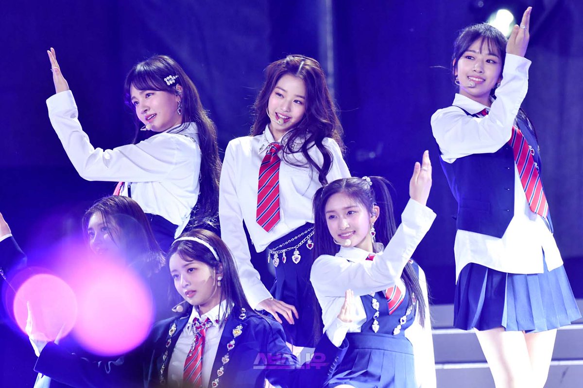 IVEYUJlN's tweet photo. Two precious days of performing 3 songs of pride in Germany in K-Pop Flex, the official photo of the stadium has been released with hundreds of spectators cheering IVE in their performance. Shouted by each name, all of them are unforgettable and will always be remembered. https://t.co/4rlHr8jJHM