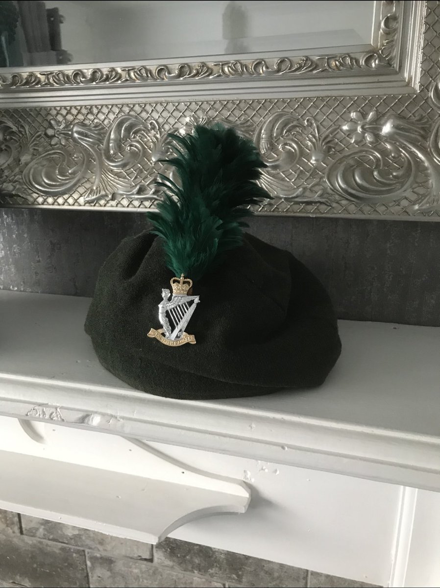 Happy birthday to my first issued Caubeen at a young 37 years of age.   The hackle is a few years younger, but keeping with the pace! ☘️ 2nd Battalion The Royal Irish Rangers 🇬🇧 Faugh A Ballagh  ☘️ #TreasureItems #TreasuredMemories