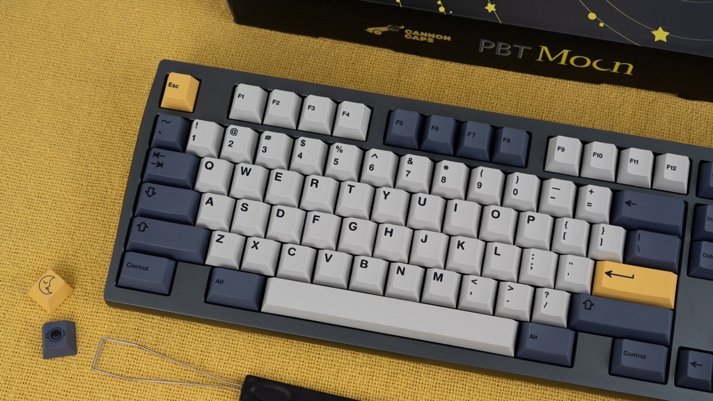 CannonKeys's tweet photo. CannonCaps Moon makes its landing soon! Looks great as a muted grey set with dark cool grey mods &amp; yellow accents. Add the included novelties for a fun moon/astronaut theme! 

#keyset #keycaps #keyboards #brutalistseries #devastatingtkl #customkeyboards #mechanicalkeyboards https://t.co/JX8tXsIHbx