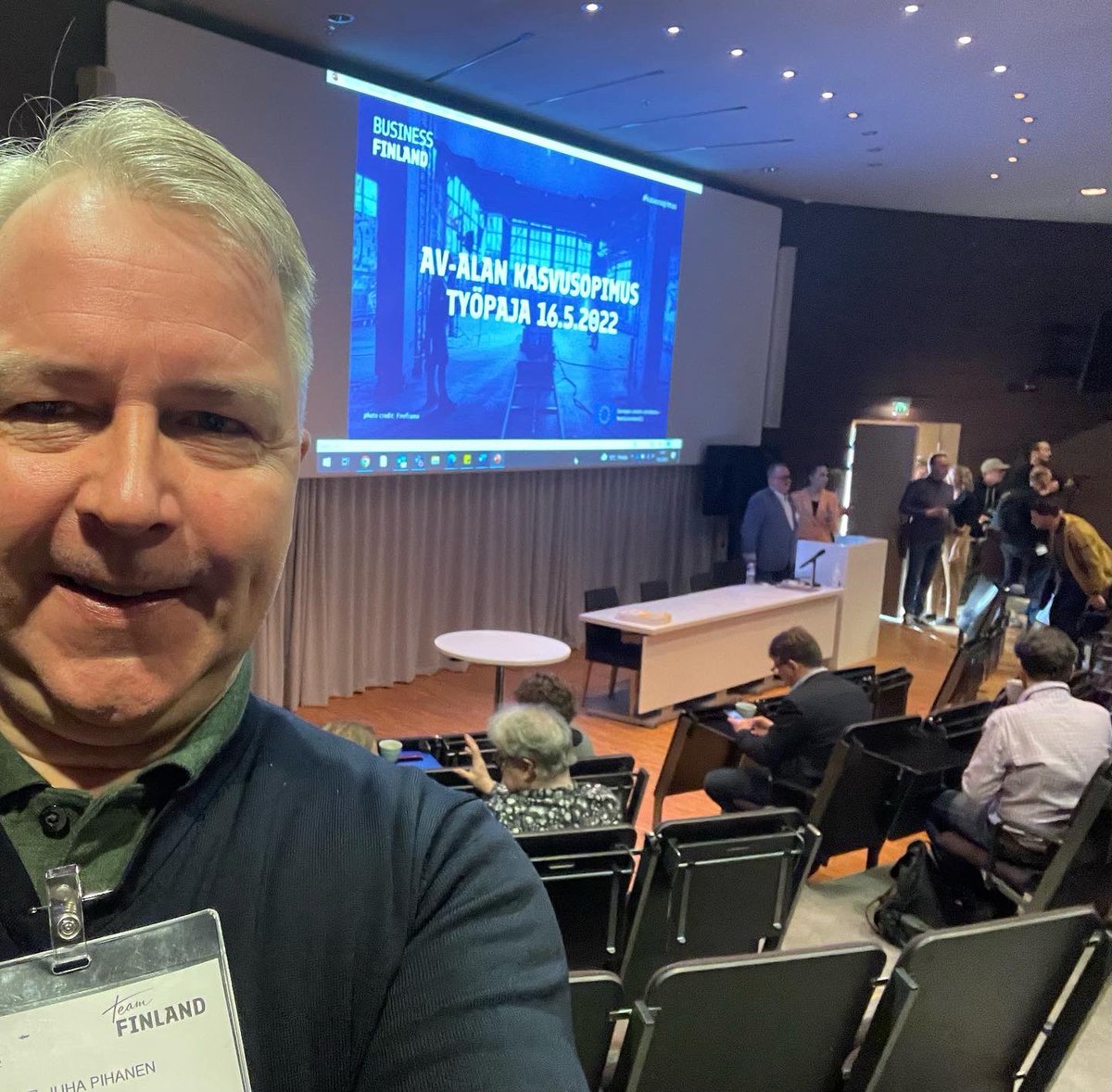 ToplineMedia's tweet photo. Meidän @Yuha_Pihanen into pinkeänä luomassa AV-alan tulevaisuutta.

#kasvusopimus @BusinessFinland @ToplineMedia @APFIry #film #television #future #audiovisualbusiness https://t.co/6TQ3PKC8Ch