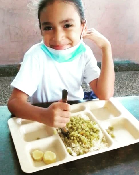cnaenagua10's tweet photo. Almuerzo de la U.E CRISPINA MERCADO del Territorio Naguanagua

#RevolucionAntiimperialista
#cbae #naguanagua https://t.co/xlicqzieGq