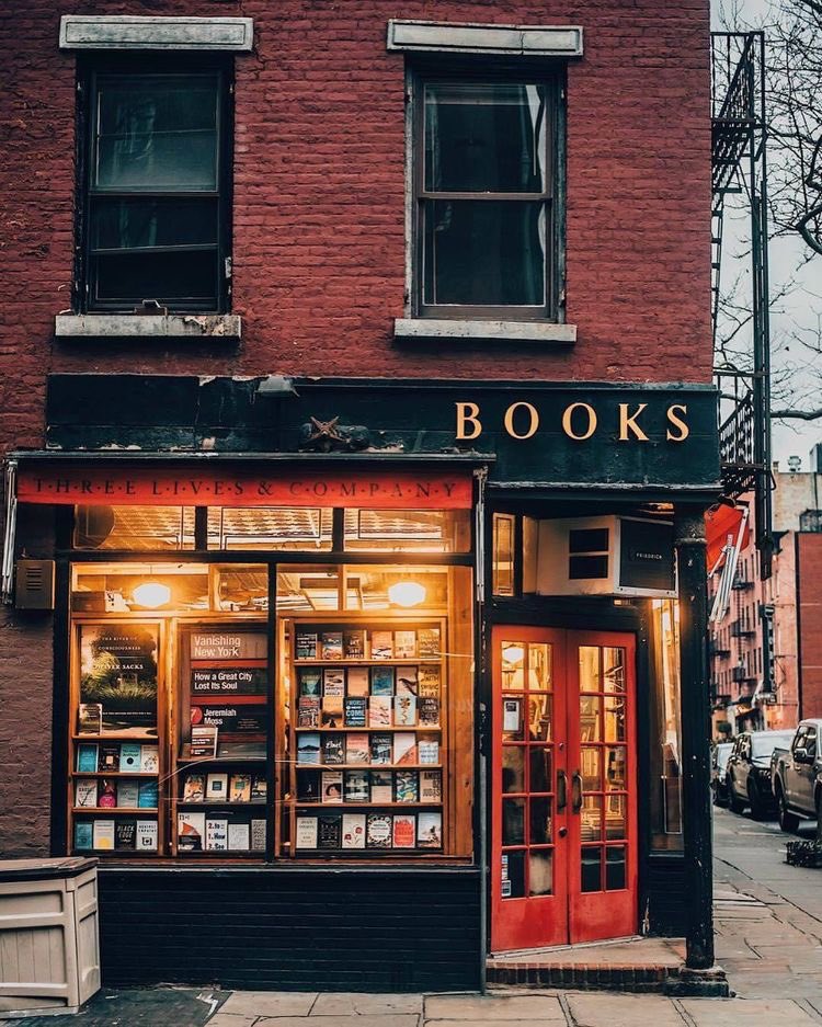 bookpoets's tweet photo. take me to a bookstore ✨ https://t.co/Asta6gbmyW