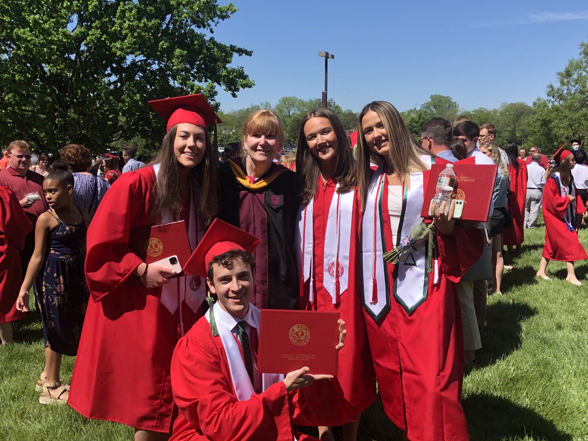 MiamiUNutrition's tweet photo. These Miami nutrition graduates are going on to make a positive impact on health and wellness in their communities! #MiamiOH https://t.co/HArG6rRooK