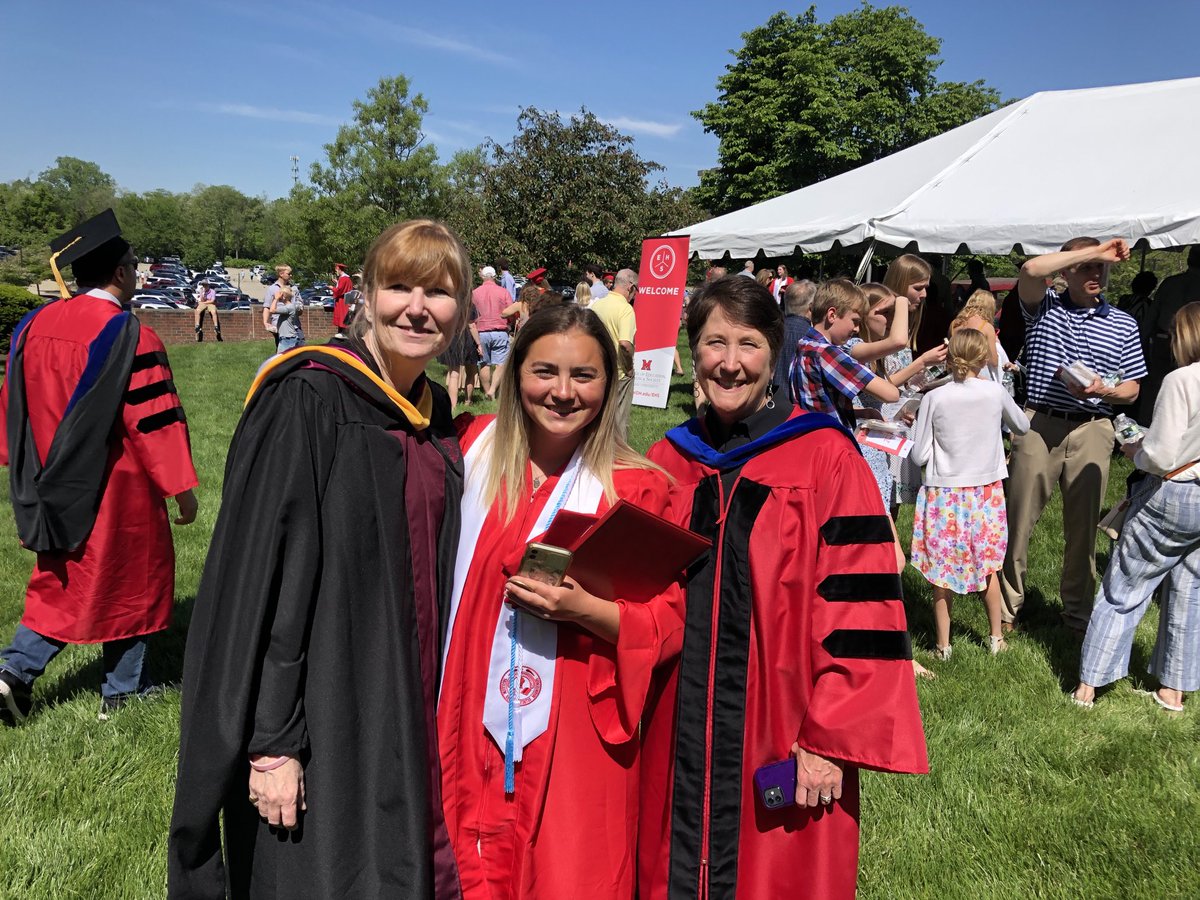 MiamiUNutrition's tweet photo. These Miami nutrition graduates are going on to make a positive impact on health and wellness in their communities! #MiamiOH https://t.co/HArG6rRooK