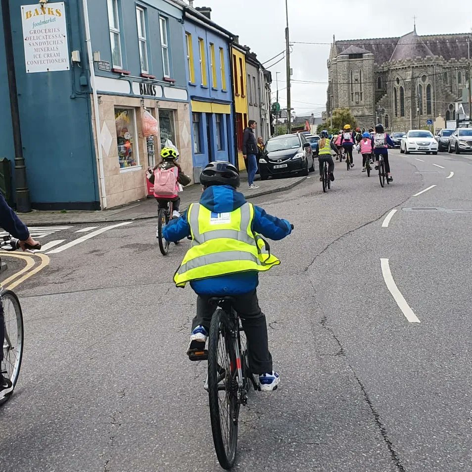 KerryRSP's tweet photo. A fabulous turnout from Scoil Saidhbhรญn 5th and 6th class students, who cycled to school as part of Kerry BikeWeek....well done everyone!! ๐ด๐ด๐พโโ๏ธ๐ด๐ปโโ๏ธ
#BikeWeek / #ClickintoGear / #BikeWeekKerry /
#BikeWeek2022 https://t.co/UKICMzPxv6