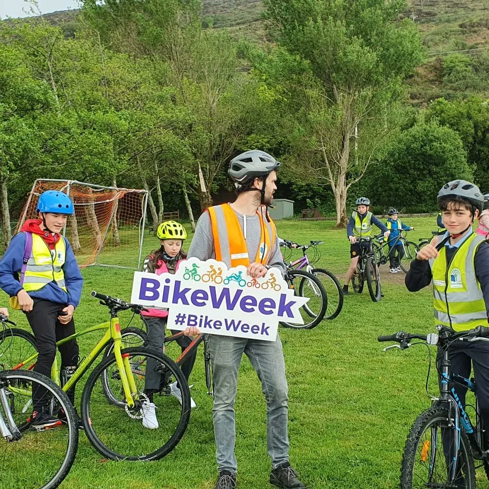 KerryRSP's tweet photo. A fabulous turnout from Scoil Saidhbhรญn 5th and 6th class students, who cycled to school as part of Kerry BikeWeek....well done everyone!! ๐ด๐ด๐พโโ๏ธ๐ด๐ปโโ๏ธ
#BikeWeek / #ClickintoGear / #BikeWeekKerry /
#BikeWeek2022 https://t.co/UKICMzPxv6