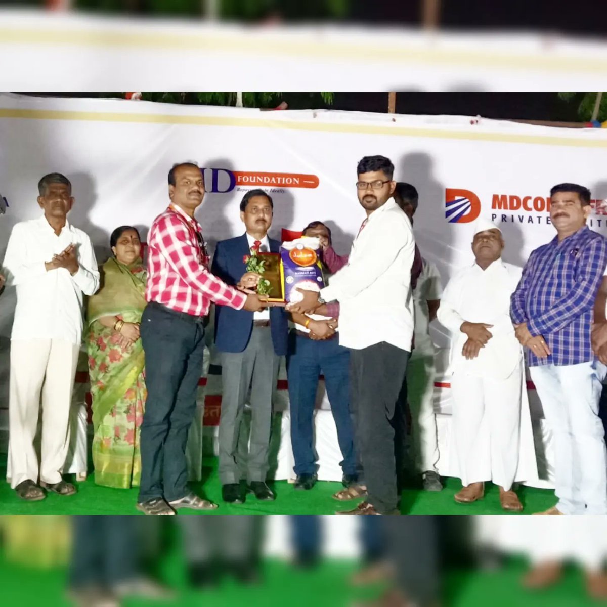 nirmulan's tweet photo. Yesterday On 15th May MD Foundation, MD Infrastructure &amp; Ramling Arts,Sports &amp; Cultural Circle organized special felicitation programme those who working in the social field. 
Our NGO honored by Kop Airport Director Mr.Kamal Kataria Sir &amp; M.D. Director Mr.Prithviraj Gaikwad Sir. https://t.co/xLEm4zLMP6