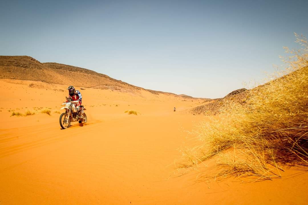 sandraiders's tweet photo. ✊  Although the road seems long, keep chasing your g#mototrip
 
📸 Luis Duarte / #SandRaiders2018

🇫🇷 Bien que la route semble longue, continuez à poursuivre votre objectif 😃🔥

🇮🇹 Anche se la strada sembra lunga, continua a inseguire il tuo obiettivo 😃🔥 #SandRaiders https://t.co/flr6oV9Tj4