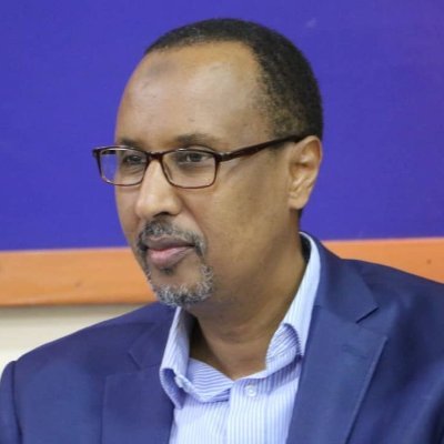 alteeso7's tweet photo. Waxaan aad usoo dhoweynayaa wararka sida gaarka ah ii soo gaaraya ee sheegaya in saxibkey marna ustaadkeeyga @alihwarsame inuu kamid yahay liiska Ra'iisul wasaaraha cusub ee Somaliya. Waanku farxi lahaa waana dabaaldagi doonaa haddii kursigaas uu mudan yahay loo magacaabo. 👏 https://t.co/SQdwmo6jRe