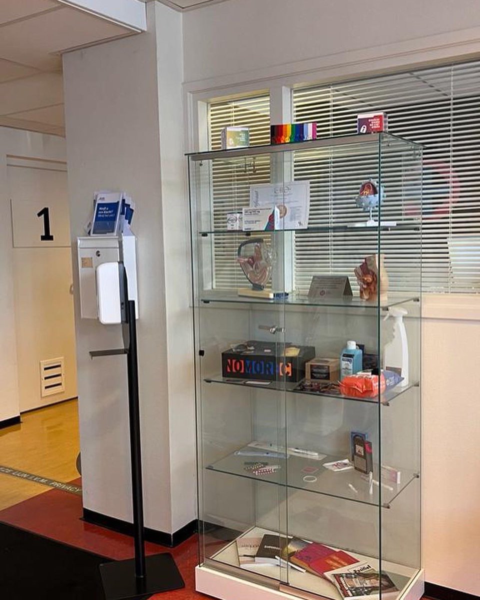 NoMoreCnl's tweet photo. NoMoreC is now spreading its reach outside of Amsterdam GGD Den Haag is already on board to help us reach more people.  We love the enthusiasm and display of the nomorec Toolbox in the waiting room. Thank you Renee Cieraad  and the lovely staff of this GGD. #CWhatYouDo! #NoMoreC https://t.co/b23j0PEjV5