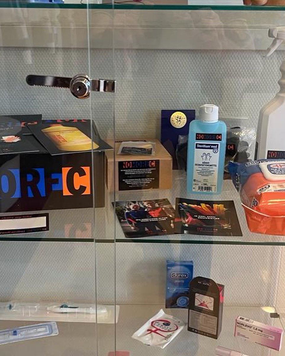 NoMoreCnl's tweet photo. NoMoreC is now spreading its reach outside of Amsterdam GGD Den Haag is already on board to help us reach more people.  We love the enthusiasm and display of the nomorec Toolbox in the waiting room. Thank you Renee Cieraad  and the lovely staff of this GGD. #CWhatYouDo! #NoMoreC https://t.co/b23j0PEjV5