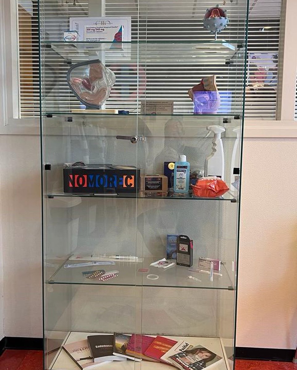 NoMoreCnl's tweet photo. NoMoreC is now spreading its reach outside of Amsterdam GGD Den Haag is already on board to help us reach more people.  We love the enthusiasm and display of the nomorec Toolbox in the waiting room. Thank you Renee Cieraad  and the lovely staff of this GGD. #CWhatYouDo! #NoMoreC https://t.co/b23j0PEjV5