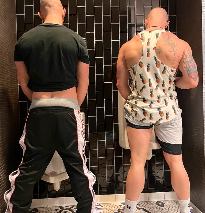 1 pic. Niko takin a peak at what i got to punch @tldyson @Niko_NKCXXX #publicgay #gaybrothers #gaytwins