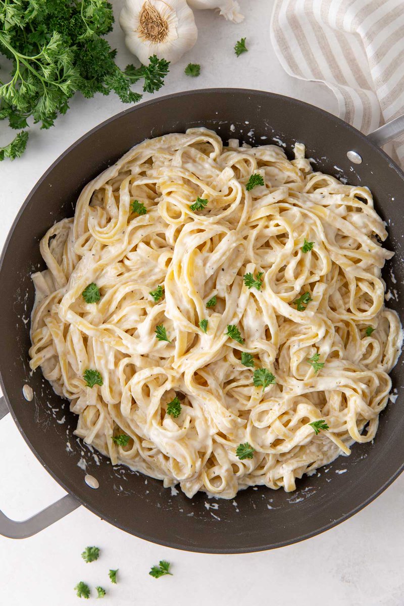 This rich and creamy #Alfredo sauce is so easy to prepare using cream cheese, milk and a few other simple ingredients.  Ready in just 20 minutes!  bit.ly/3MwNcwY