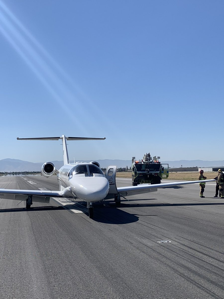 kerncountyfire's tweet image. Alert 3 Response
At 9:15 am units were dispatched to Meadows Field Airport for reports of an aircraft emergency. The Citation CJ3 landed safely and all 7 persons onboard evacuated without injury. No fire found. Smoke alarm was likely from faulty sensor.
#kerncountyfiredepartment