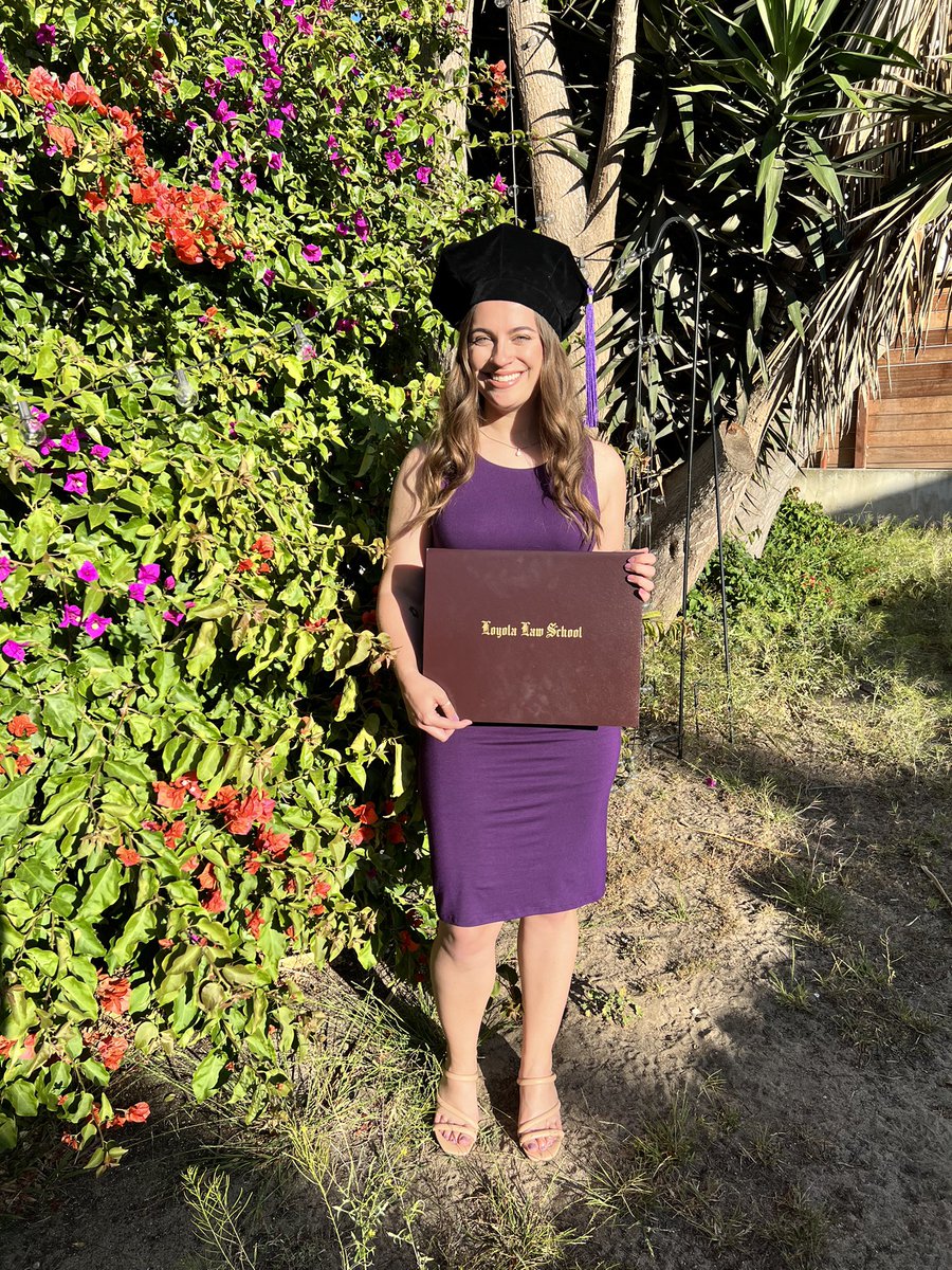 JuBeBallin's tweet photo. Just graduated law school 👀🤷🏻‍♀️ https://t.co/V1GbBSKXdb