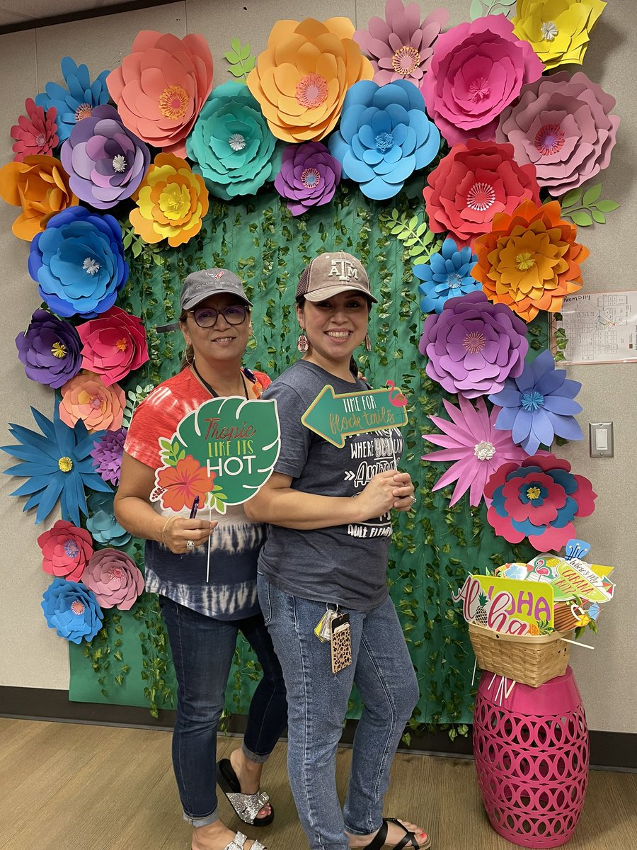Stephmontejano's tweet photo. Our PTO is amazing! #AultAlohaToSummer https://t.co/j0rBQNz4vP