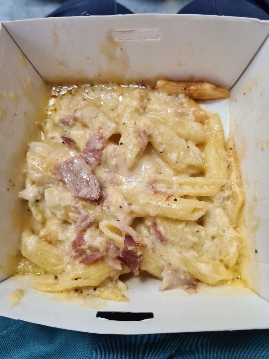 pam_crowther's tweet photo. @EatwellH £4.35 for a portion that doesn't even cover the bottom of the box? 😲 https://t.co/u2Q3TaBwqP