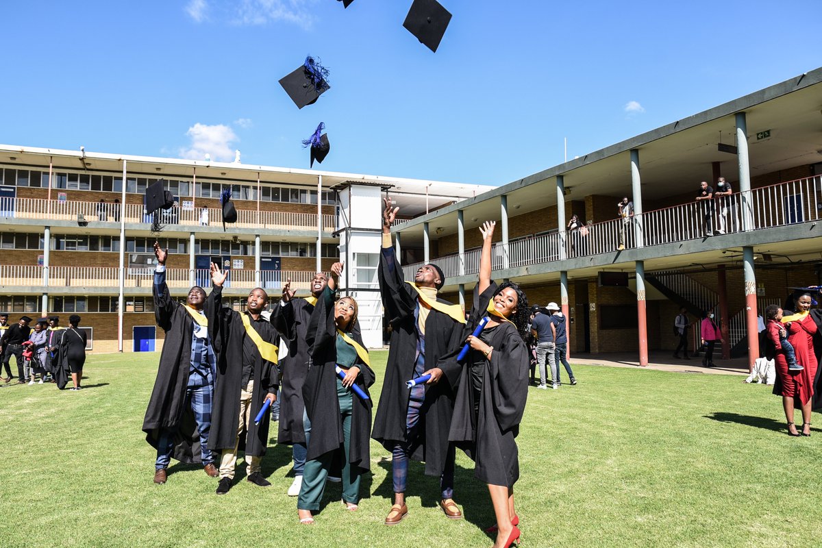 VUT_Online's tweet photo. VUT GRADUATION DAY 1- FACULTY OF APPLIED AND COMMPUTER SCIENCES
#Beatingallodds
#VUTgrad22
#ProudlyMavuti https://t.co/vlqgxxmkNA