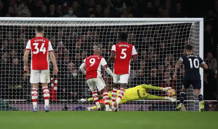 westhampremier's tweet photo. @LukaszFabianski’s penalty saving record this season in the @premierleague 👀

🧤 Save - Lacezette (Arsenal)
⚽️ Goal - Ward-Prowse (Southampton)
⚽️ Goal - Tielemens (Leicester)
❌ Miss - Cornet (Burnley)
🧤 Save - Jorginho (Chelsea)
🧤 Save - Marhrez (Man City)

#SuperFab #WHUFC https://t.co/GJrFjUVy8E