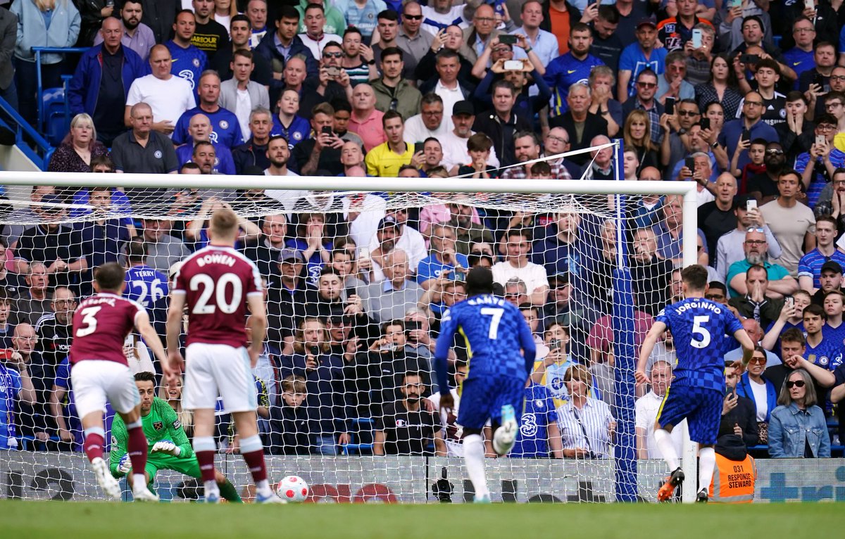 westhampremier's tweet photo. @LukaszFabianski’s penalty saving record this season in the @premierleague 👀

🧤 Save - Lacezette (Arsenal)
⚽️ Goal - Ward-Prowse (Southampton)
⚽️ Goal - Tielemens (Leicester)
❌ Miss - Cornet (Burnley)
🧤 Save - Jorginho (Chelsea)
🧤 Save - Marhrez (Man City)

#SuperFab #WHUFC https://t.co/GJrFjUVy8E