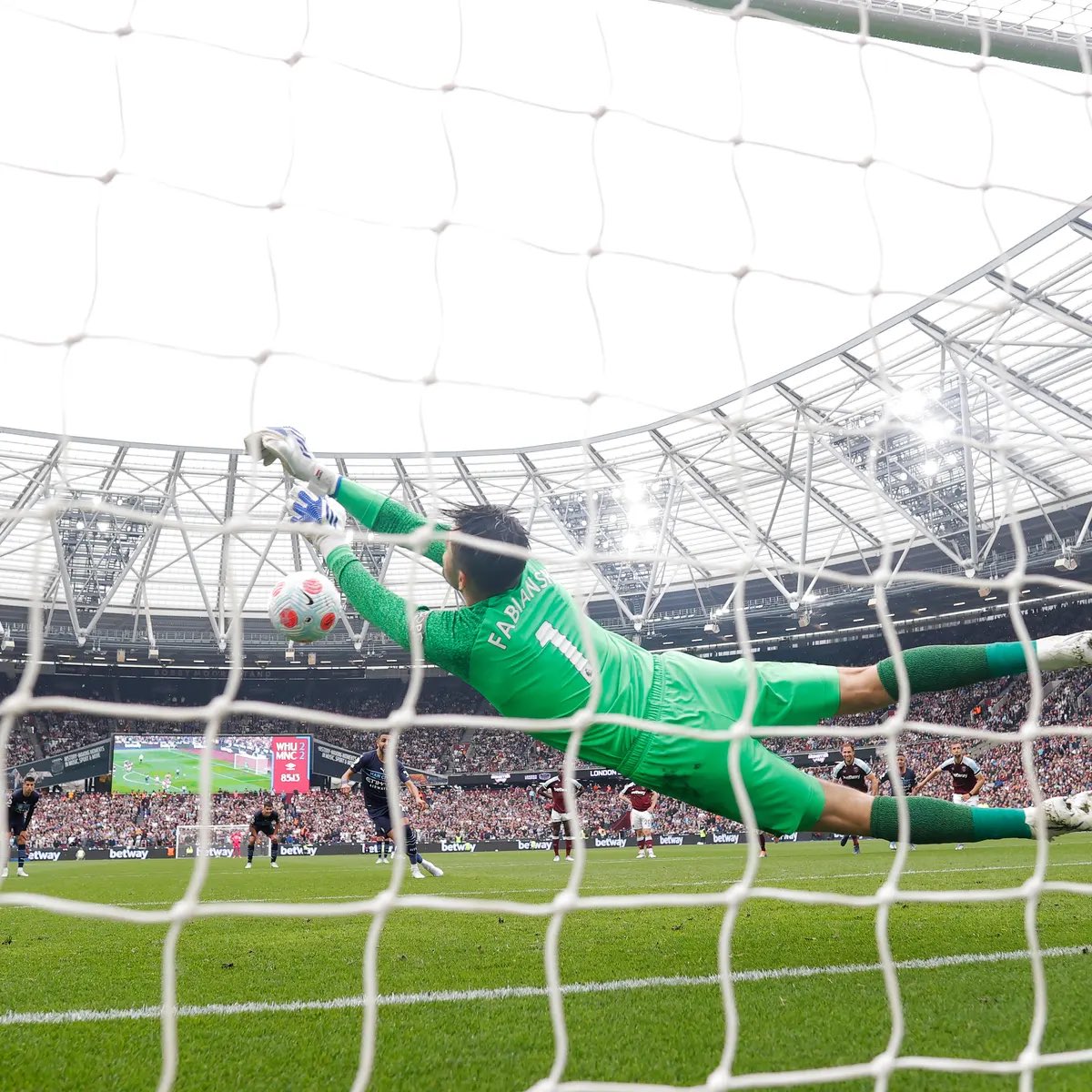westhampremier's tweet photo. @LukaszFabianski’s penalty saving record this season in the @premierleague 👀

🧤 Save - Lacezette (Arsenal)
⚽️ Goal - Ward-Prowse (Southampton)
⚽️ Goal - Tielemens (Leicester)
❌ Miss - Cornet (Burnley)
🧤 Save - Jorginho (Chelsea)
🧤 Save - Marhrez (Man City)

#SuperFab #WHUFC https://t.co/GJrFjUVy8E