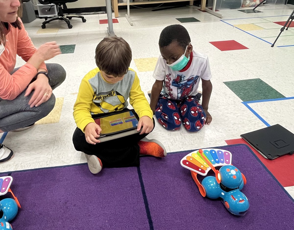 EduTechieTeach's tweet photo. #SSSASKindergarten continues to impress! They coded the Dash robot to play music with a Xylophone attachment. After calibrating the xylophone, they explored the tunes that are built in the app and then wrote their own song. @SSSASsaints #SSSASTechnology https://t.co/gmQRsrTo5W