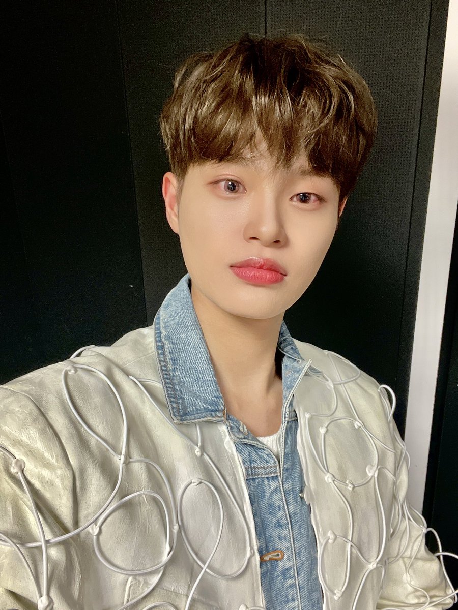 AB6IXFRANCE's tweet photo. | 16.05.22 📸 | #AB6IX #DAEHWI #TWITTER 

Il est l'heure pour nous de rentrer en Corée 😢 
C'était super de se produire devant tant de personnes après si longtemps 🔥
Prenez soin de vous et soyez heureux l'Allemagne ❤️
Au-revoir #kpopflex ✈️ 
_____ 
🇫🇷 @/AB6IXFRANCE https://t.co/bChMbWxBTU