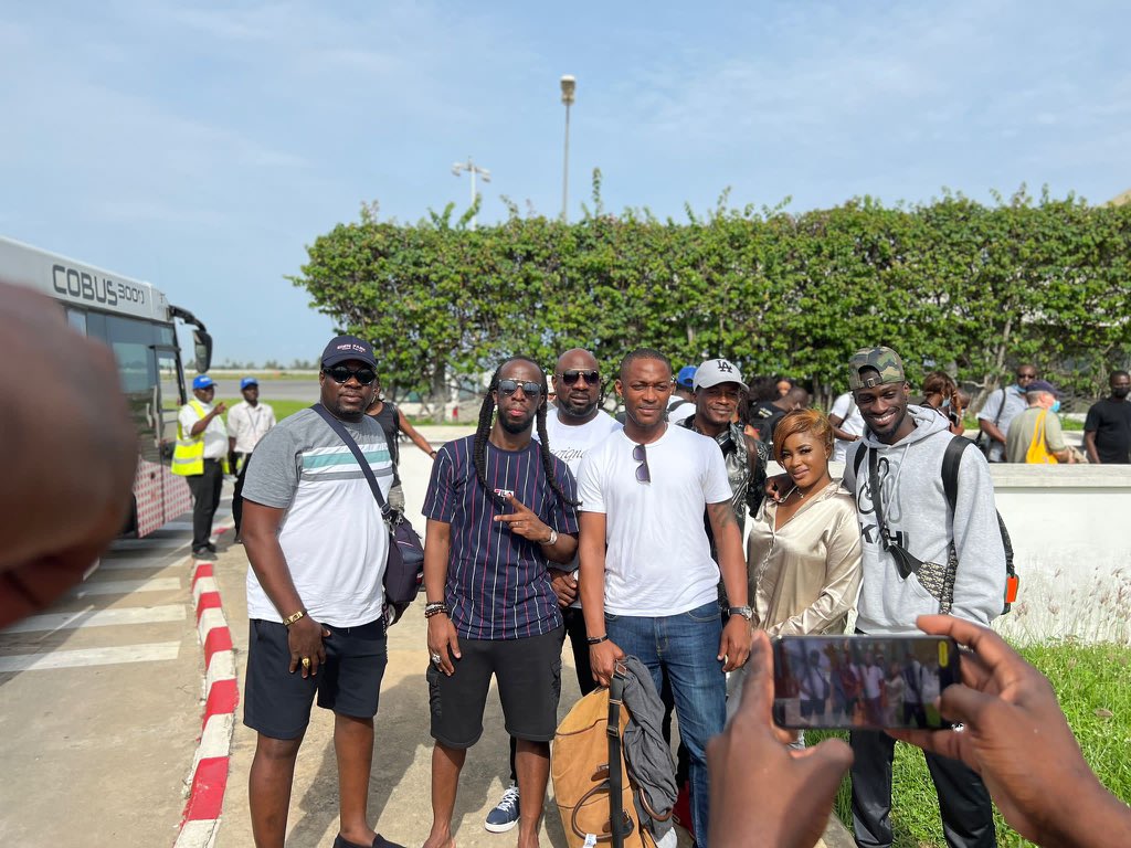 africaradioOFF's tweet photo. Fin du #FEMUA14 à San Pedro. Retour des Artistes à Abidjan-Côte d'Ivoire.
@suspect_95 @yodeetsiro @youssouphamusik @ROCKYGOLD4 #yodeetsiro #debordoleekunfa #femua14 https://t.co/7hjozUvj5T
