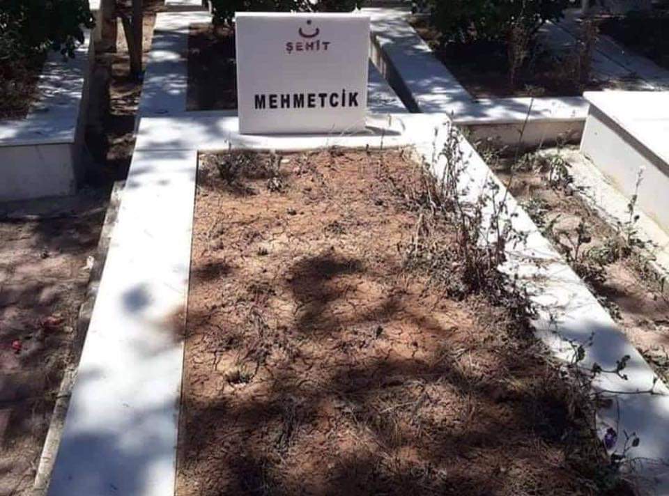 SehitlerimGazim's tweet photo. Dua ederken Askerimize ve Polisimize Mit personelinide ekleyelim Çünkü onlar Şehit olduklarında cenaze töreni düzenlenmez Devlet erkanı uğurlamaz haberler bahsetmez Kimse bilmez şehit olduğunu Mezar taşına sadece bir isim yazar Mehmetçik Onlar Bu Ülkenin İsimsiz Kahramanlarıdır🇹🇷 https://t.co/VkomKG2p44