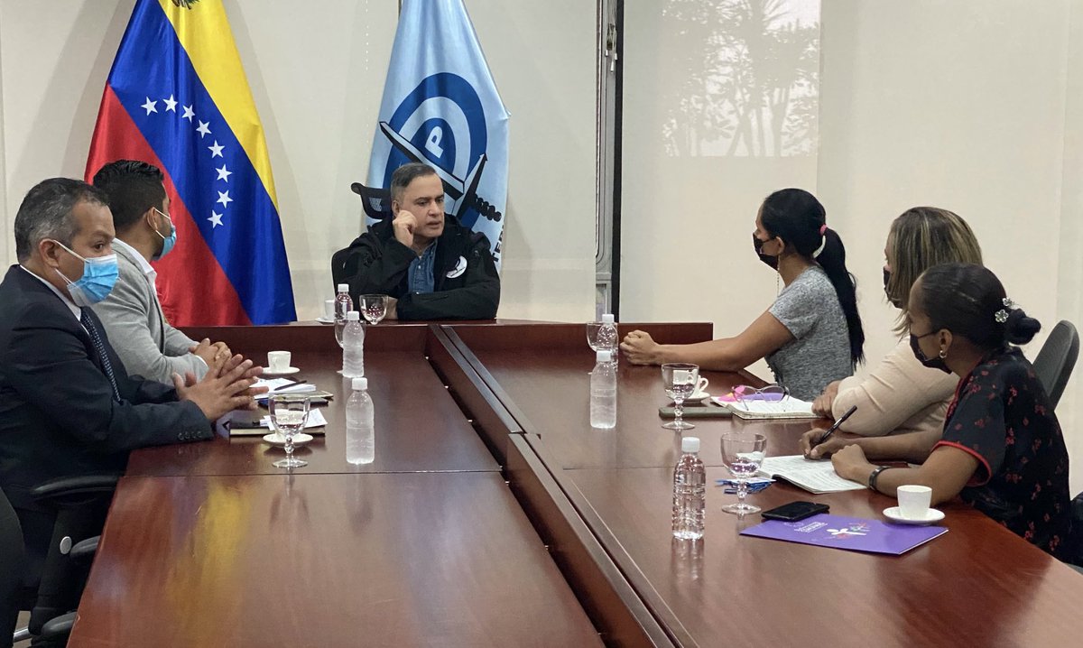 TarekWiliamSaab's tweet photo. #HOY reunido en la sede del Ministerio Público con la maestra Jermaris Oliveros #madre de Ariadna Jocxybel Parra Oliveros víctima de #femicidio agravado: ratificándole junto a nuestro equipo del @MinpublicoVEN la voluntad de hacer #Justicia en este lamentable hecho https://t.co/K8xk3fItIm