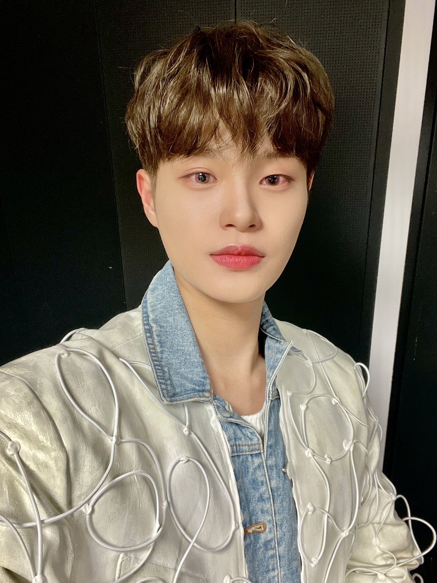AB6IXFRANCE's tweet photo. | 16.05.22 📸 | #AB6IX #DAEHWI #TWITTER 

Il est l'heure pour nous de rentrer en Corée 😢 
C'était super de se produire devant tant de personnes après si longtemps 🔥
Prenez soin de vous et soyez heureux l'Allemagne ❤️
Au-revoir #kpopflex ✈️ 
_____ 
🇫🇷 @/AB6IXFRANCE https://t.co/bChMbWxBTU