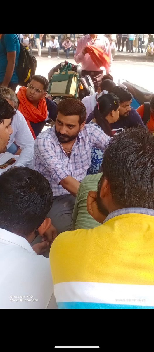 Shivani00253703's tweet image. शुरू हो चुका है आमरण अनशन..भूख हड़ताल पर हमारे विवेक भैया...योगी जी अब तो सुन लीजिए 🙏🙏🙏🙏😢😢😢😢😞😞🙄🙄
#SIT_INVESTIGATION_OF_UPSI_2021
#SIT_INVESTIGATION_OF_UPSI__2021 
@myogiadityanath @UPCMOffice @UPGovt @dgpup @KrantiClasses @kmrvivek14