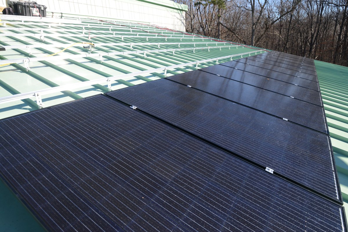 MoCoOES's tweet photo. Our solar initiative reduces the impact of @MontgomeryCoMD operations on the environment by maximizing the generation of clean energy on County facilities by installing solar panels on @MCPL_Libraries, @MoCoRec centers, child care centers, and more. ☀️➡️ https://t.co/v9mMZCEGOf https://t.co/IsQvFHDdS0