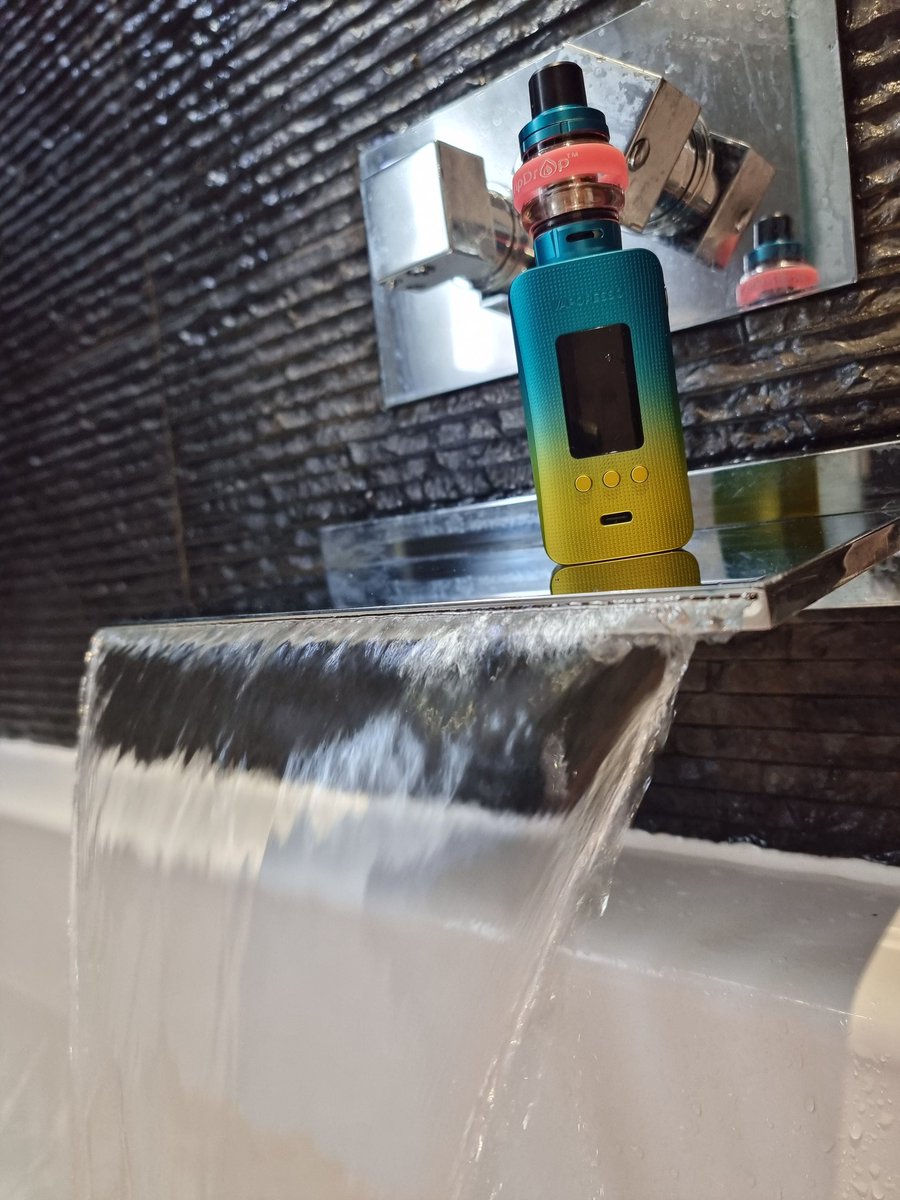 dripdropvapour's tweet photo. Hiding in the bath after a long ass day of hating people
#vaporesso_ecig #gen200 #people https://t.co/xxYrxDmzVT