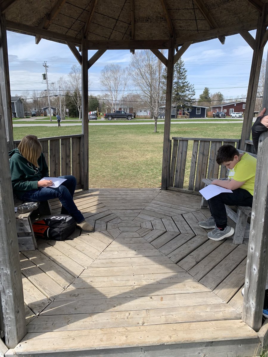 JessHogan15's tweet photo. Whodunnit it? 7(2)s are now trying to solve the crime! @PasadenaAcademy #Algebra #mathisfun #mathinthesun https://t.co/yXA5l34zkN