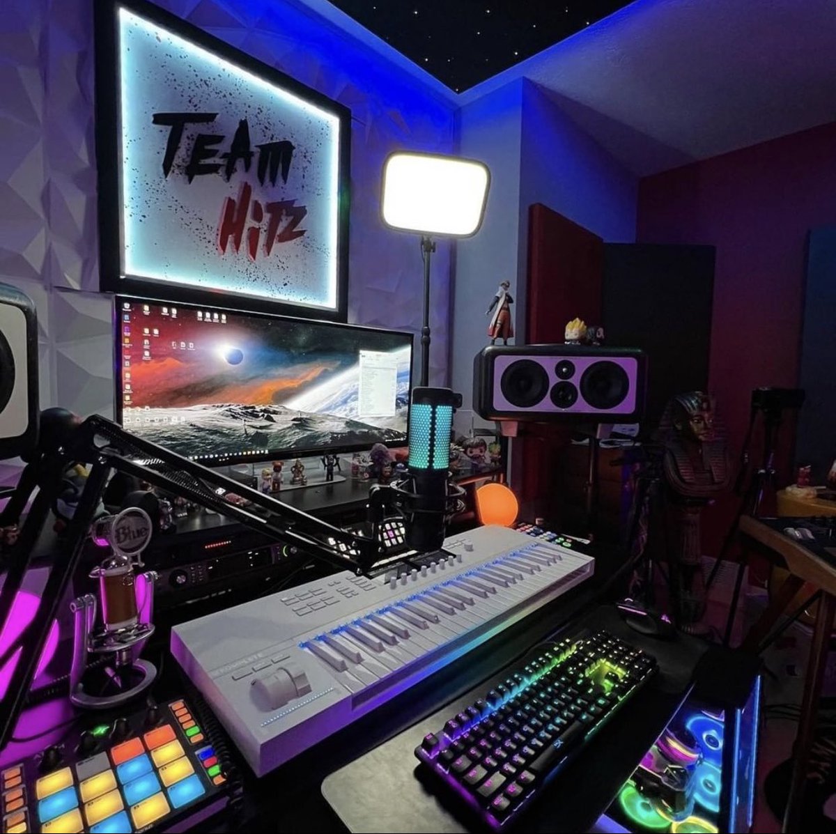 studiofeeder's tweet photo. Name a piece of gear you can’t live without…

Studio by @SuperStarO 🔥

#musicstudio #recordingstudio #musicproducers #beatmakers https://t.co/5K16x6DRrE