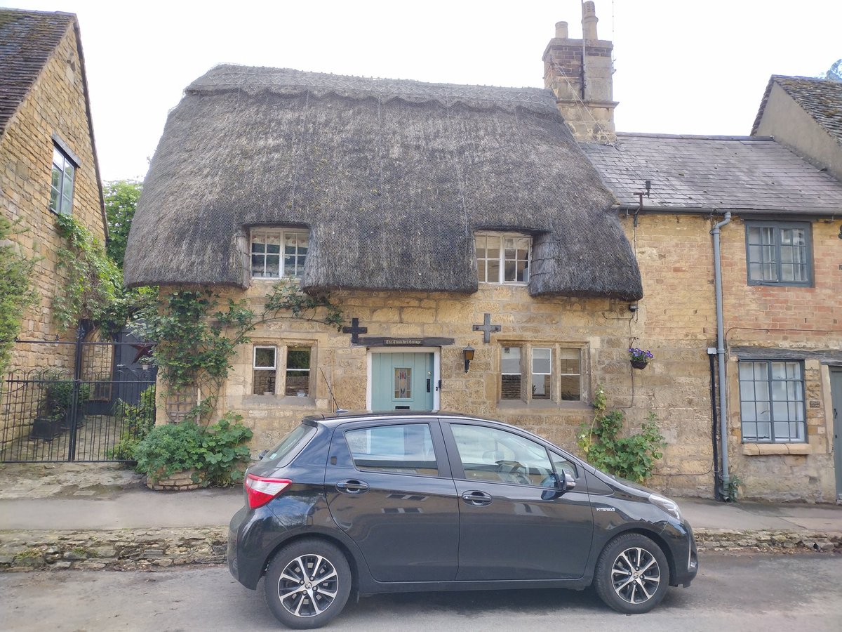 deadlygardener's tweet image. Tiny home for the next week. #OldCottage #PeriodLiving #TheThatchedCottage #ChippingCampden with @Helencello