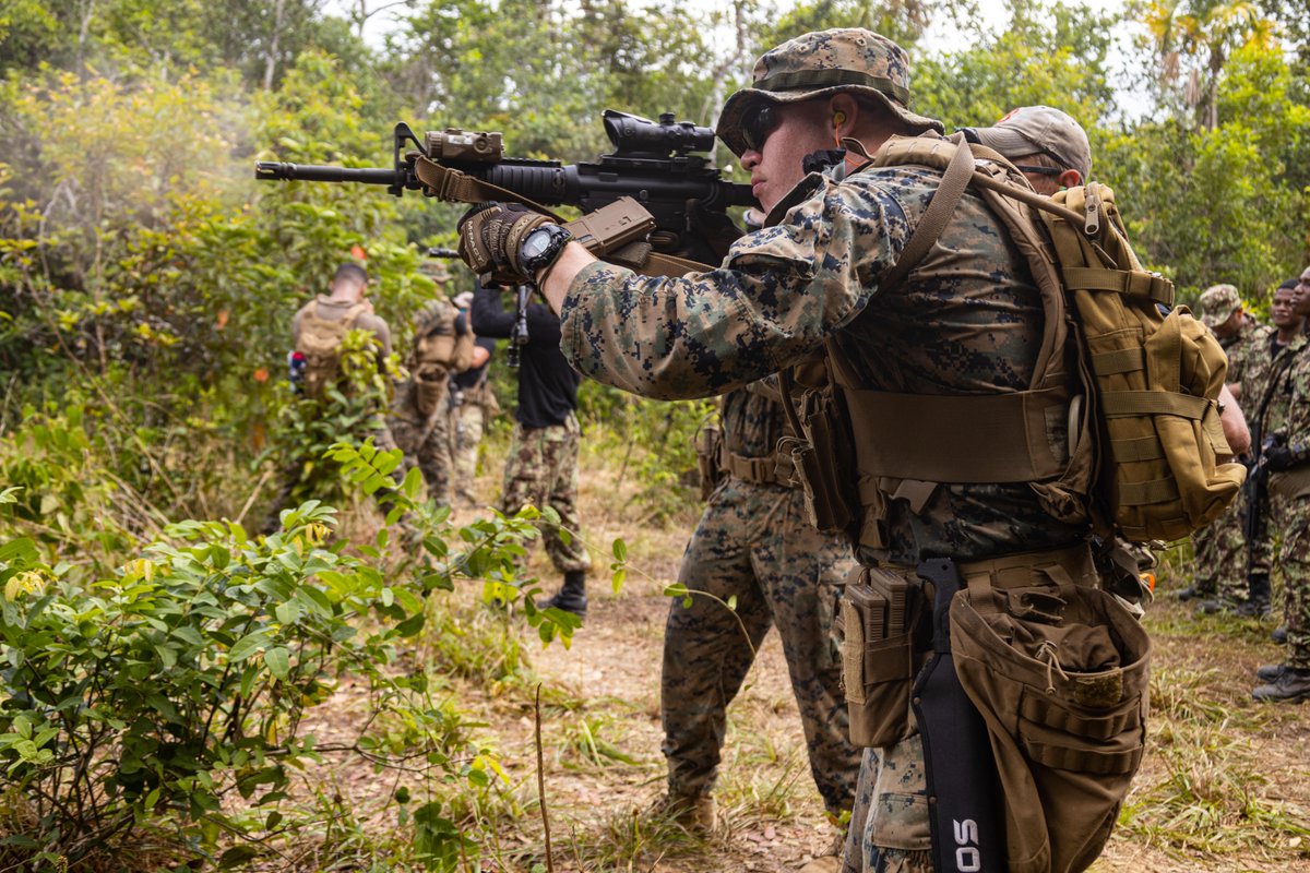 #Marines and @USNavy Sailors with 4th Marine Division, @MarForRes, conduct a live-fire range during exercise Tradewinds 2022 (TW22) at Guacamallo Bridge, Belize, on May 11.

TW22 is a @Southcom sponsored exercise conducted in the ground, air, sea, and cyber domains.

#EveryDomain