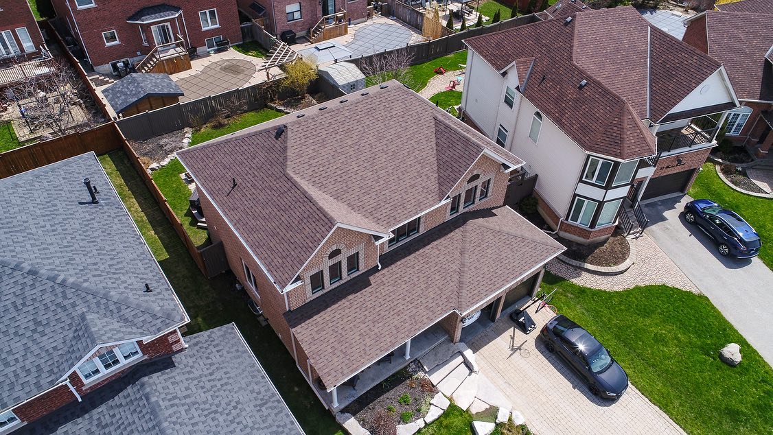 SapphireRoofing's tweet photo. New roof and aluminum for this local home 🔥

Are you looking to give your home a fresh roof and new eavestrough?

Reach out to us to get a free estimate!

Book now!

 #roofing #roof #house #homeowner #maintenance #shingles #metalroof #roofrepair #barrie #roofingbarrie #shoplocal https://t.co/bg8snsYXmo