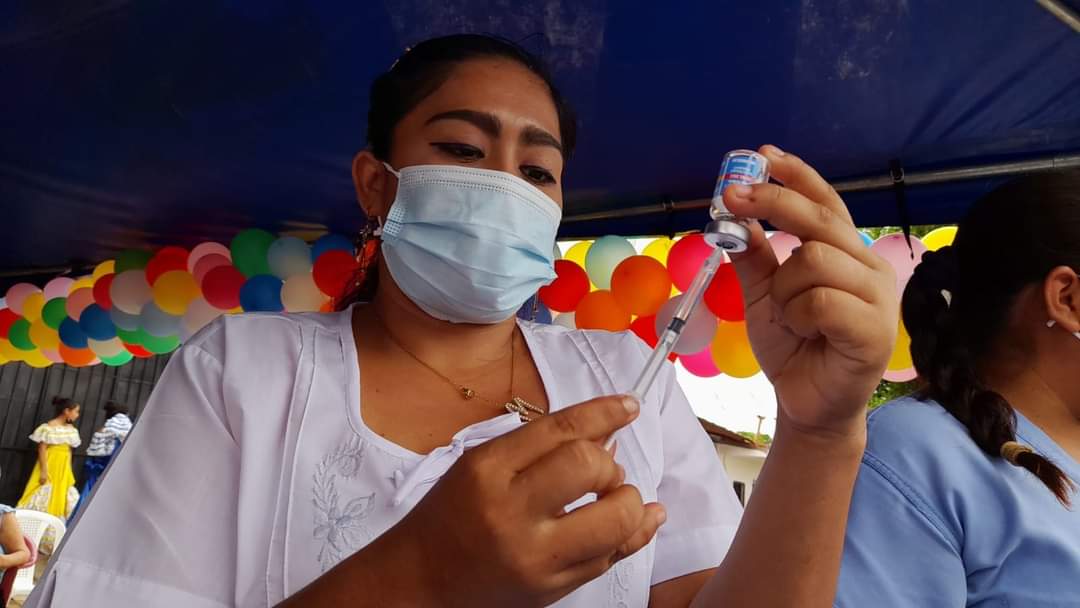 Inicio la jornada de vacunacion contra la Influenza, la meta son 46 mil dosis aplicadas a infantes entre 6 a 23 meses de nacidos y niñ@s de 6 años hasta adultos mayores. #REDFSLN #Nicaragua