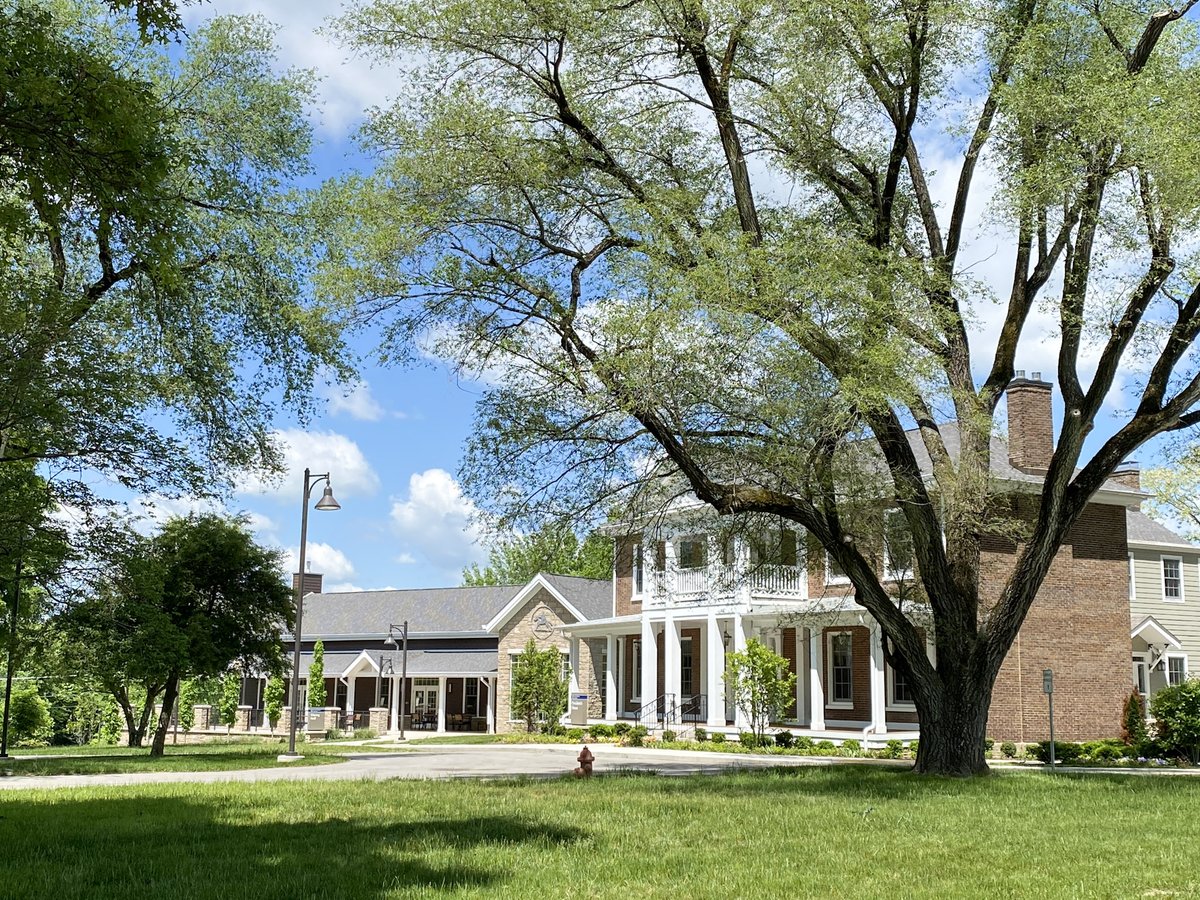 FrontierNursing's tweet photo. It's a GORGEOUS day in #Kentucky to welcome our #FrontierBound students to our Versailles campus for the first time! 🤩 https://t.co/bvP1BBEyqt