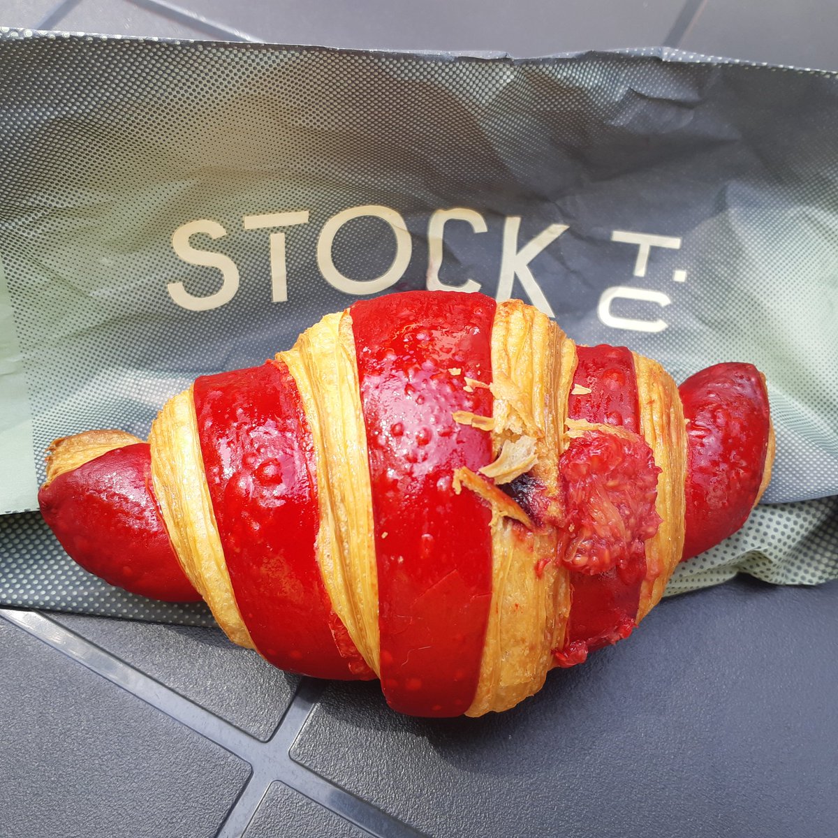 DilettanteDiana's tweet photo. Throwback to yesterday's Raspberry Croissant from @stock.tc that's raspberry oozing out.... #raspberrycroissant #croissant #torontoeats https://t.co/hxyxL7Wu3X