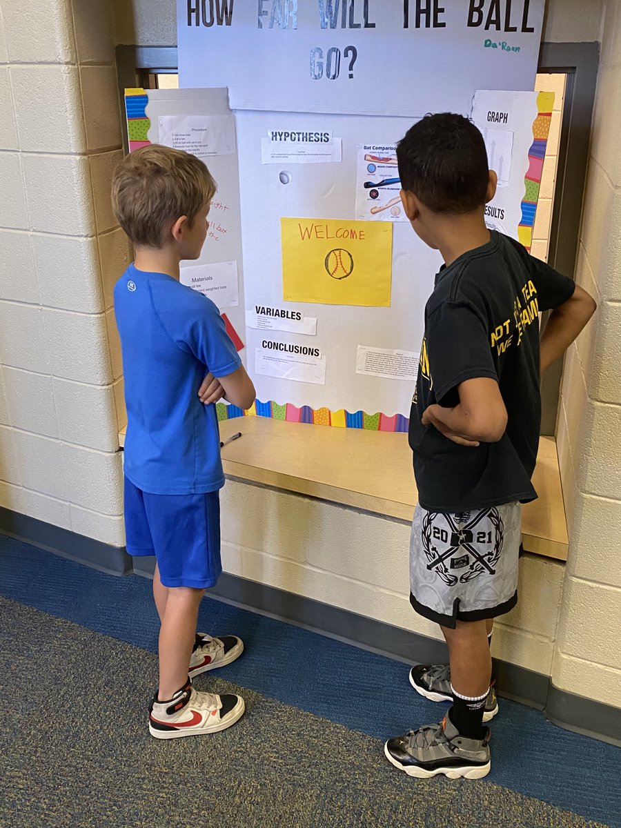 lsurface32's tweet photo. Lots of science fair fun! #pcelearn #Bexceptional https://t.co/AzmMjSkQVJ