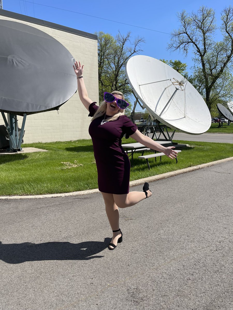 CaitlynLorrWX's tweet photo. Do these sunglasses make my face look big? 😎
#Sunshine #Sunny #PleasantSpring #Seasonal #SouthernMinnesota #MNwx #KEYC #KEYCNewsNow #Meteorologist #Spring #Sunglasses https://t.co/2hCkWRRKhY