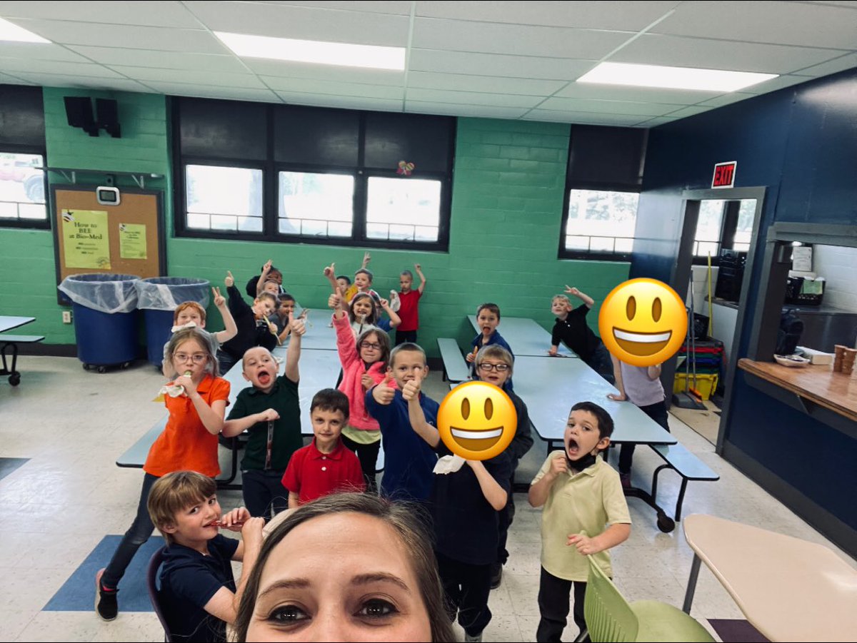MrsShea_'s tweet photo. My favorite day so far! 🧊#PopsicleParty #kindergarten #ourbmsa #hive3 https://t.co/DLDWH8bjj2