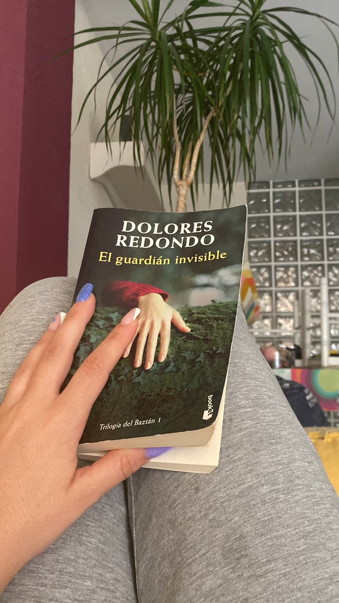 Y que bien sienta volver a retomar lo que se comenzó hace unos años 😀    #trilogiadebatzam #elguardianinvisible <a href="/DoloresRedondoM/">Dolores Redondo</a>